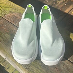 Light Blue Like New Oofos